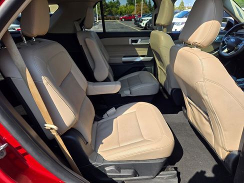 Used 2021 Ford Explorer Limited w/ Equipment Group 301A image 9