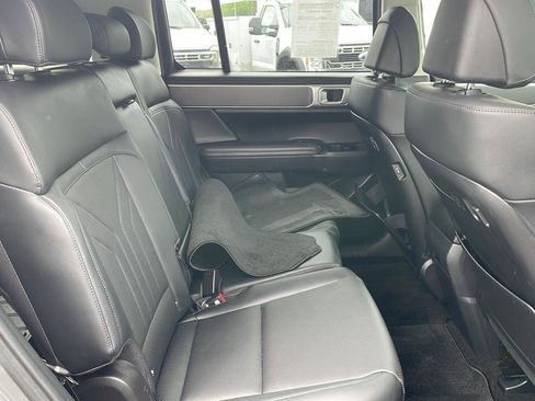 Used 2025 Hyundai Santa Fe SEL AWD/4WD image 26