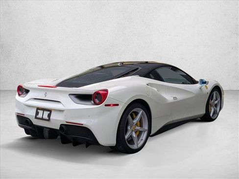 Used 2018 Ferrari 488 GTB RWD image 5