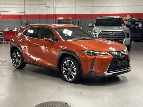 Used 2022 Lexus UX 200 w/ Accessory Package (Z2) image 2