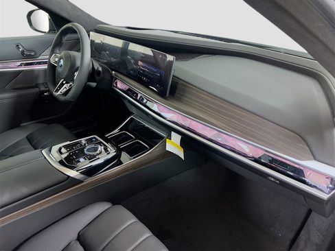 New 2025 BMW i7 xDrive60 image 31