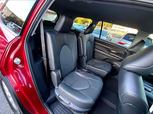 Used 2024 Toyota Grand Highlander XLE image 19