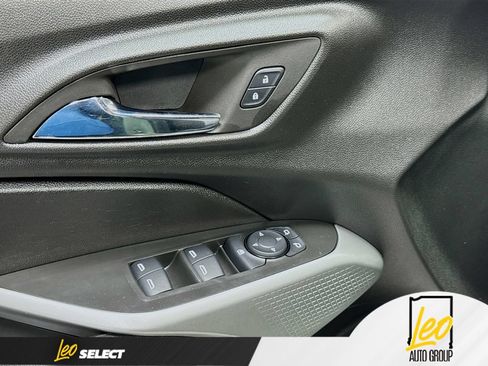 Used 2024 Chevrolet Trax RS w/ Sunroof Package FWD image 20