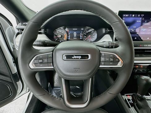 Used 2023 Jeep Compass Limited AWD/4WD image 11