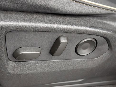 Used 2024 GMC Yukon XL SLT image 24