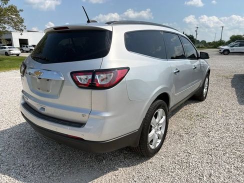 Used 2017 Chevrolet Traverse LT w/ Style and Technology Package FWD image 7