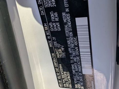 Certified 2023 Volvo XC40 B5 Plus image 32