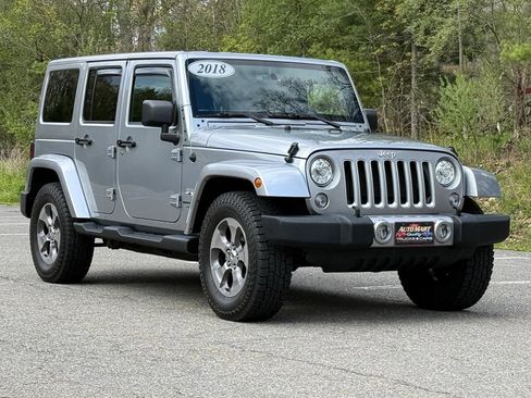 Used 2018 Jeep Wrangler Unlimited Sahara w/ Max Tow Package AWD/4WD image 5