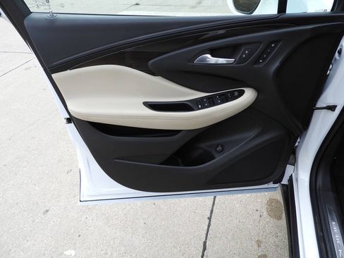 Used 2020 Buick Envision Essence w/ LPO, Interior Luxury Package FWD image 18