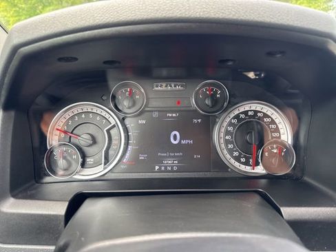 Used 2020 RAM 1500 Classic SLT w/ Luxury Group image 26