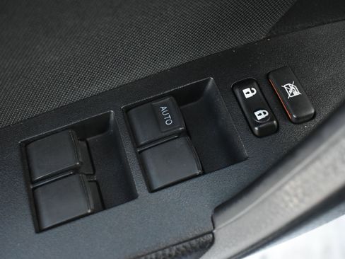 Used 2018 Toyota Corolla L image 12