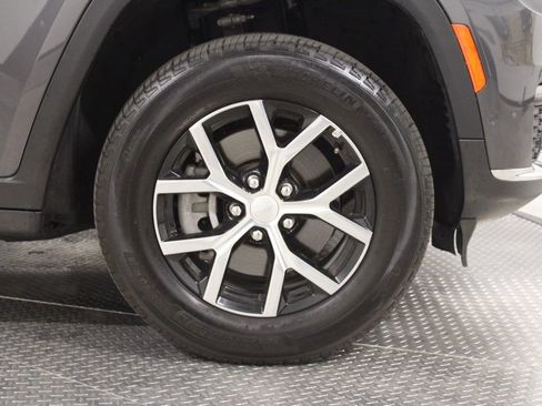 Used 2024 Jeep Grand Cherokee L Limited w/ Luxury Tech Group II image 13