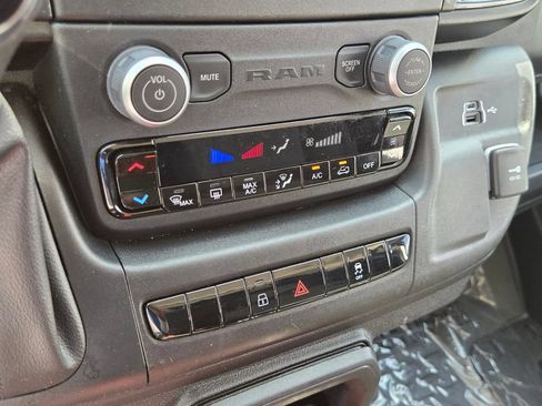 Used 2025 RAM ProMaster 2500 w/ U-Haul Equipment Group FWD image 21