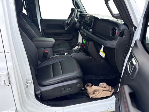 New 2025 Jeep Wrangler Unlimited Rubicon w/ Technology Group image 19