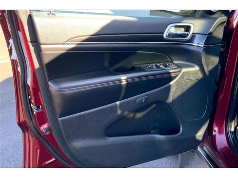 Used 2017 Jeep Grand Cherokee Trailhawk w/ Trailhawk Luxury Group AWD/4WD image 25
