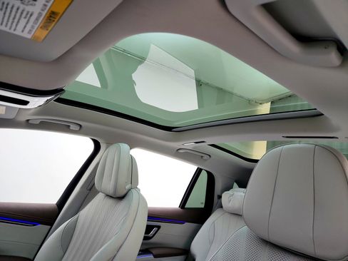 Certified 2023 Mercedes-Benz EQS 580 4MATIC SUV image 13