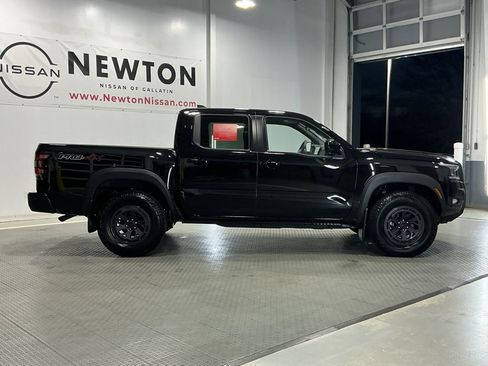 Used 2025 Nissan Frontier PRO-4X image 24