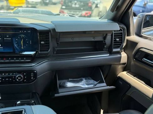 Used 2022 Chevrolet Silverado 1500 ZR2 w/ Technology Package AWD/4WD image 31