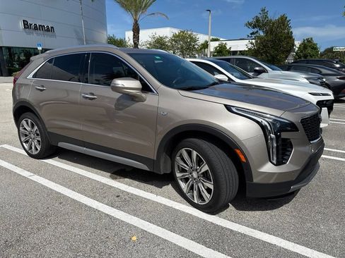 Used 2023 Cadillac XT4 Premium Luxury w/ Enhanced Visibility Package FWD image 9