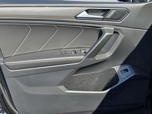 Certified 2024 Volkswagen Tiguan SE FWD image 13