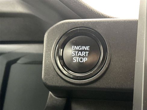 Certified 2024 Toyota Tacoma SR5 AWD/4WD image 21