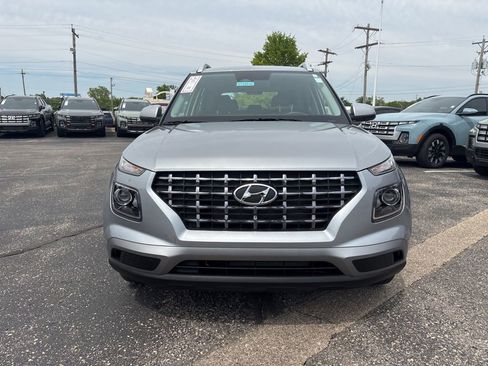 Certified 2024 Hyundai Venue SEL FWD image 2