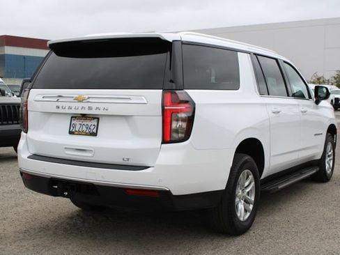 Used 2024 Chevrolet Suburban LT RWD image 5