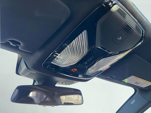 Used 2018 BMW M550i xDrive AWD/4WD image 50