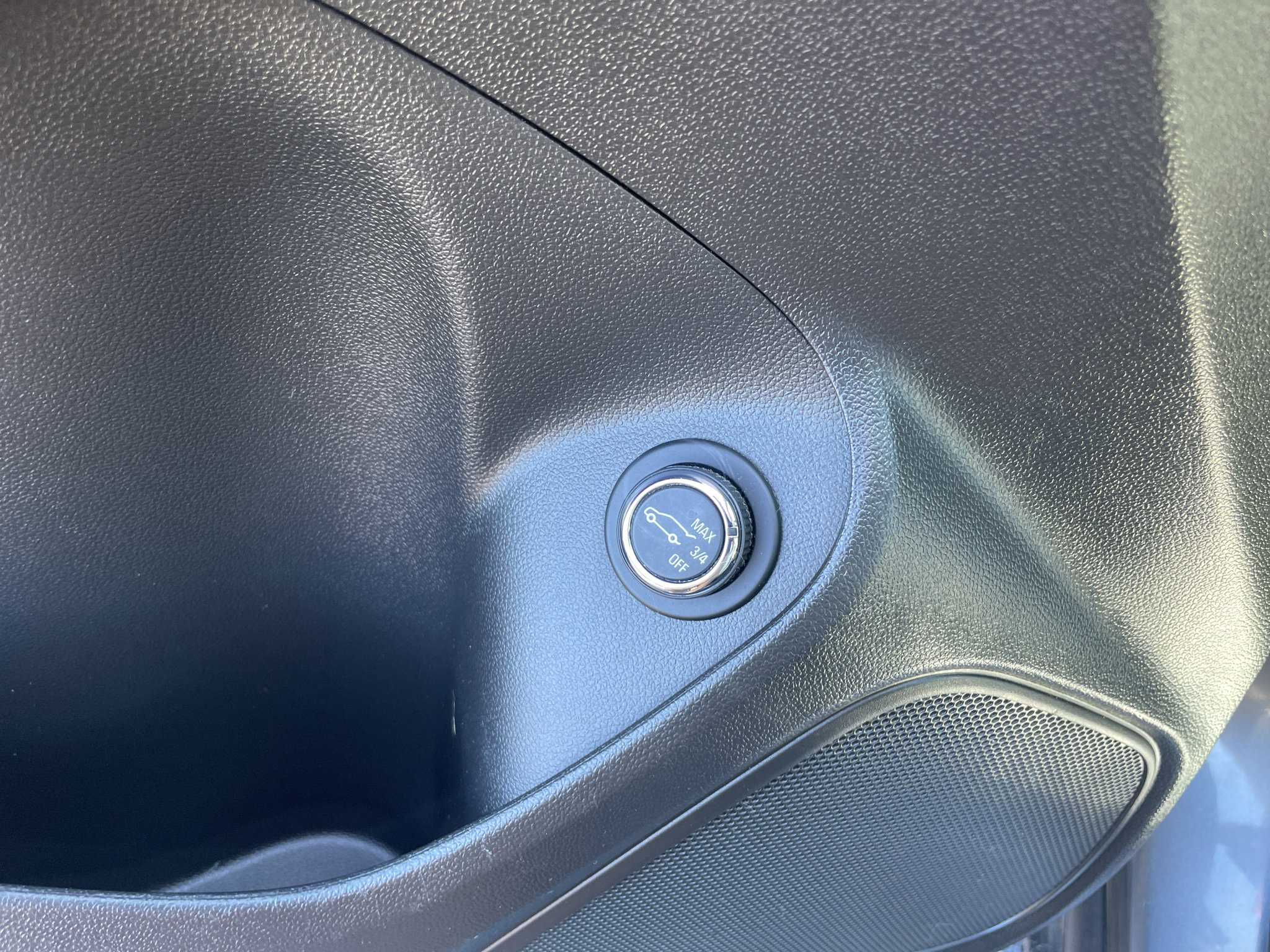 Certified 2020 Buick Encore GX Preferred w/ Cold Weather Comfort Package FWD image 18