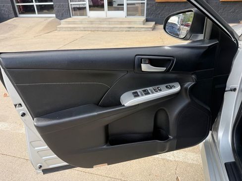 Used 2013 Toyota Camry SE w/ Leather Pkg FWD image 23