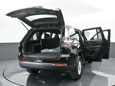 Used 2024 Jeep Grand Cherokee Laredo w/ Trailer Tow Package image 63