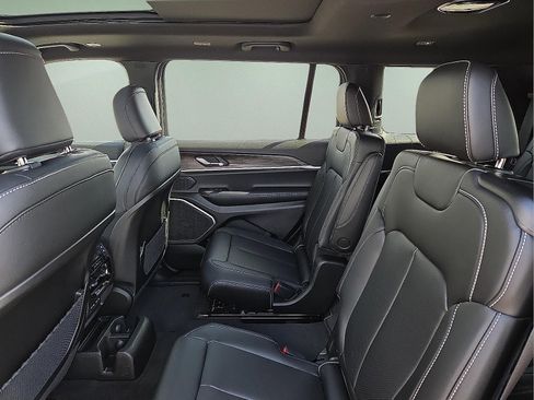 New 2026 Jeep Grand Cherokee L Limited w/ Luxury Tech Group II image 10