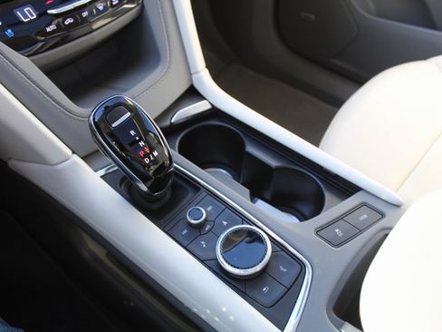 Used 2023 Cadillac XT6 Premium Luxury w/ Technology Package image 40