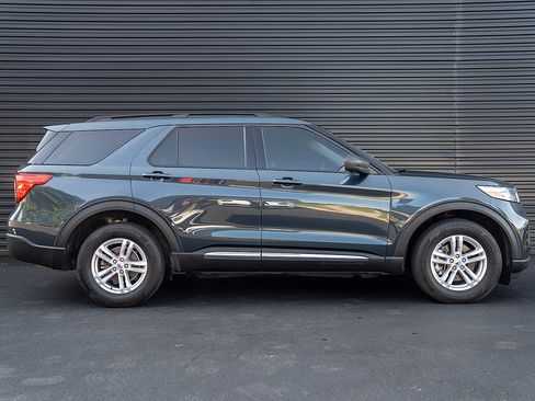 Used 2023 Ford Explorer XLT AWD/4WD image 27