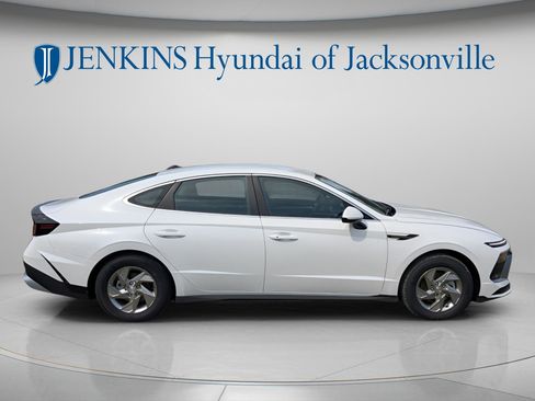 New 2026 Hyundai Sonata SE FWD image 2