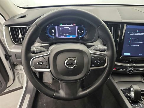 Used 2023 Volvo XC60 B5 Core image 21