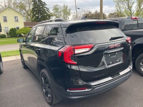 Used 2024 GMC Terrain SLE w/ Driver Convenience Package FWD image 6