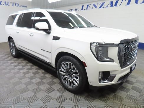 Used 2024 GMC Yukon XL Denali Ultimate image 3
