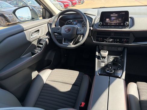 Used 2026 Nissan Rogue SV AWD/4WD image 21
