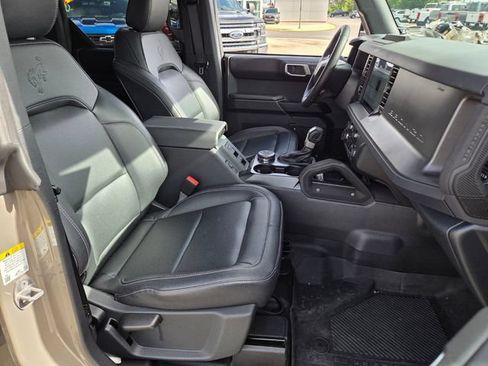 Used 2025 Ford Bronco Badlands w/ Sasquatch Package AWD/4WD image 15