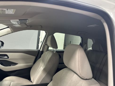 Used 2025 Nissan Rogue SV image 12