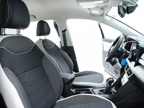 New 2026 Volkswagen Taos SE FWD image 35