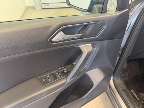 Used 2018 Volkswagen Tiguan SE image 18