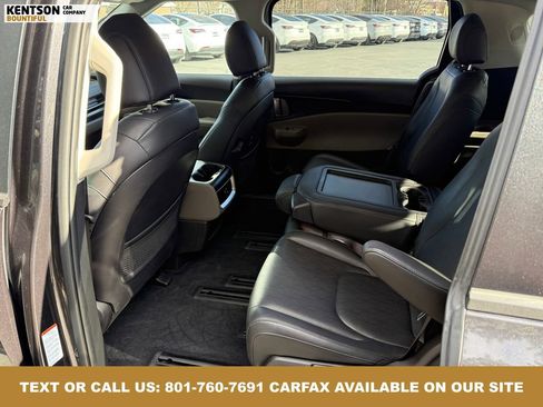 Used 2025 Kia Carnival image 33