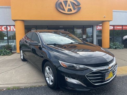 Used 2024 Chevrolet Malibu LS image 1