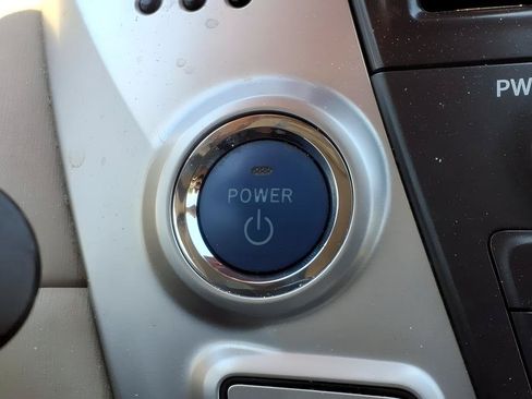 Used 2012 Toyota Prius V Five FWD image 18