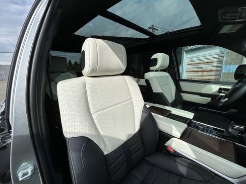Used 2023 Toyota Tundra Capstone AWD/4WD image 27