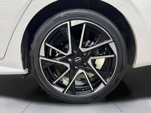 Used 2025 Nissan Sentra SR w/ SR Premium Package FWD image 40