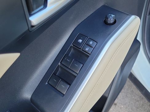 Used 2025 Toyota Highlander XLE AWD/4WD image 14