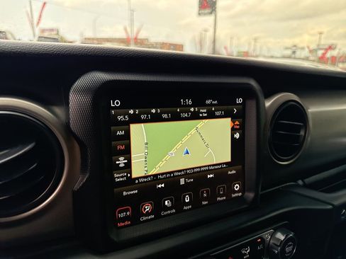 Used 2021 Jeep Gladiator Sport image 23